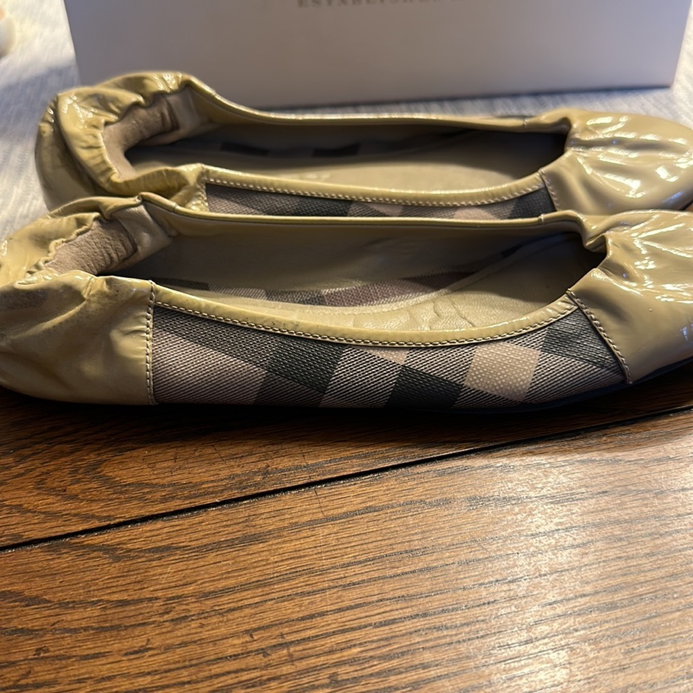 Burberry Flats size 7.5 - Picture 3 of 6